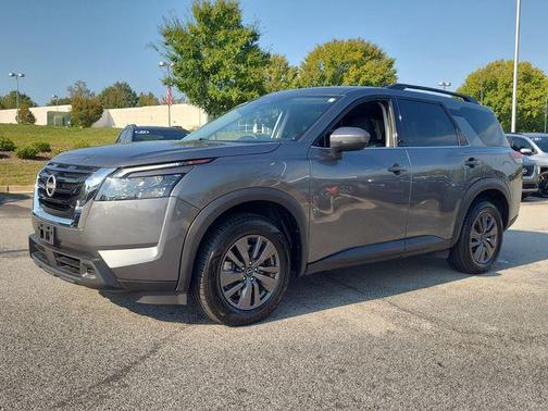 2024 Nissan Pathfinder SV