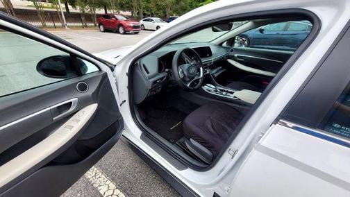 White 2023 Hyundai SONATA SE