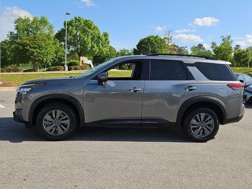 2023 Nissan Pathfinder SV