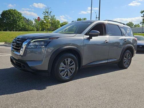 2023 Nissan Pathfinder SV
