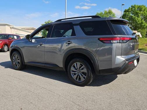 2023 Nissan Pathfinder SV