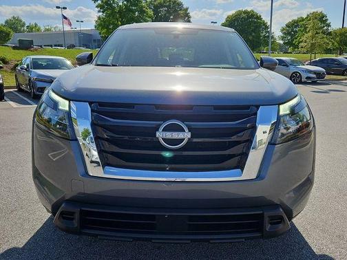2023 Nissan Pathfinder SV