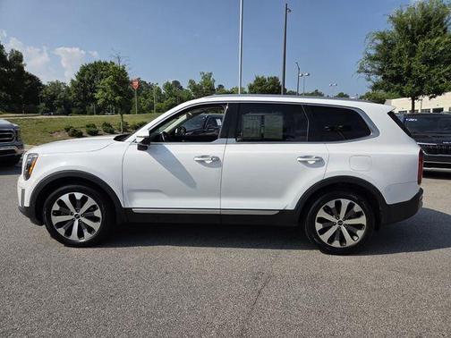 Glacial White Pearl 2022 Kia Telluride S