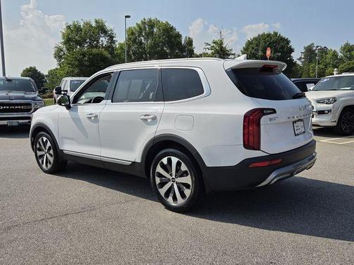 Glacial White Pearl 2022 Kia Telluride S