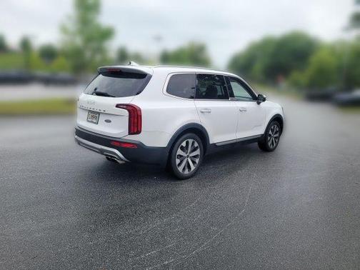 Glacial White Pearl 2022 Kia Telluride S