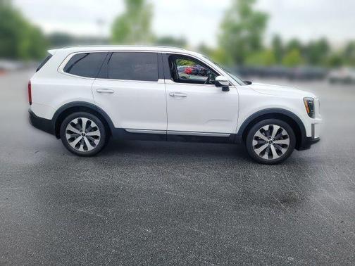 Glacial White Pearl 2022 Kia Telluride S