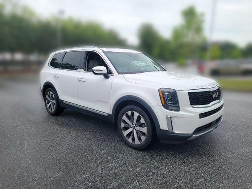 Glacial White Pearl 2022 Kia Telluride S
