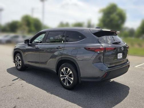 Magnetic Gray Metallic 2024 Toyota Highlander XLE