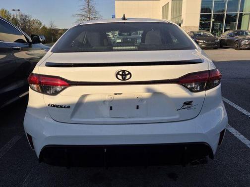 Wind Chill Pearl / Midnight Black Metallic 2024 Toyota Corolla SE Nightshade