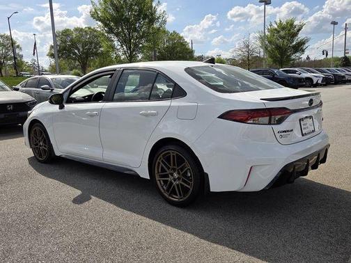 Wind Chill Pearl / Midnight Black Metallic 2024 Toyota Corolla SE Nightshade