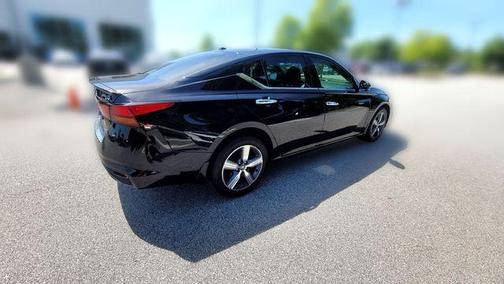 Black 2019 Nissan Altima 2.5 SV