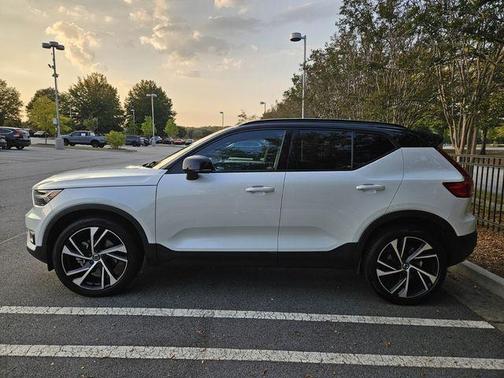 2020 Volvo XC40 T5 R-Design