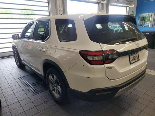 Platinum White 2023 Honda Pilot EX-L 7-Passenger