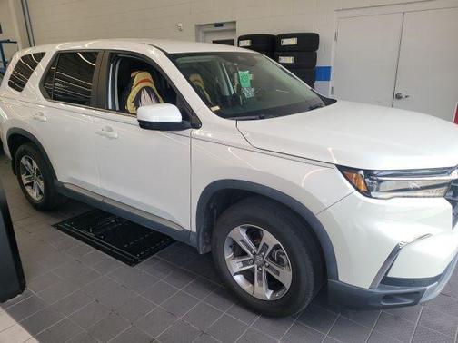Platinum White 2023 Honda Pilot EX-L 7-Passenger