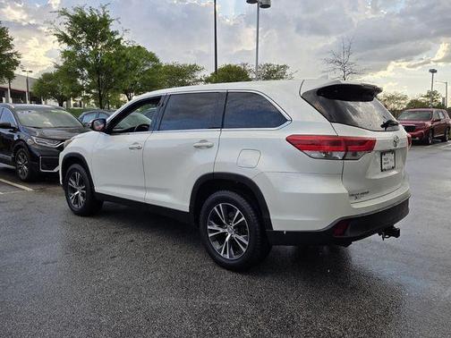 Blizzard Pearl 2019 Toyota Highlander LE Plus