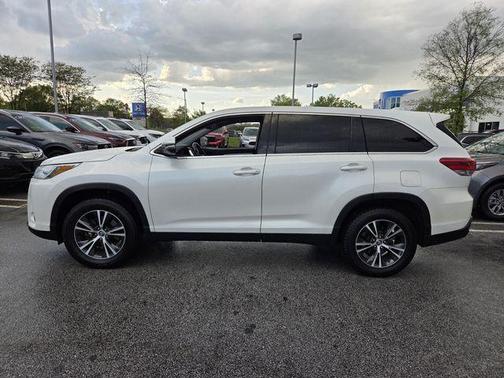 Blizzard Pearl 2019 Toyota Highlander LE Plus