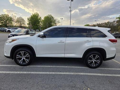 Blizzard Pearl 2019 Toyota Highlander LE Plus