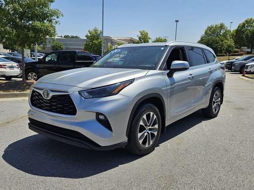 Celestial Silver Metallic 2024 Toyota Highlander XLE
