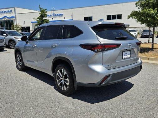 Celestial Silver Metallic 2024 Toyota Highlander XLE