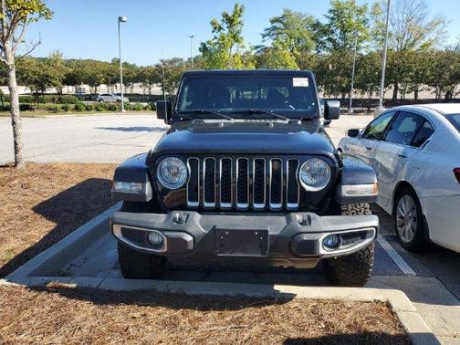 Black Clearcoat 2023 Jeep Gladiator Overland