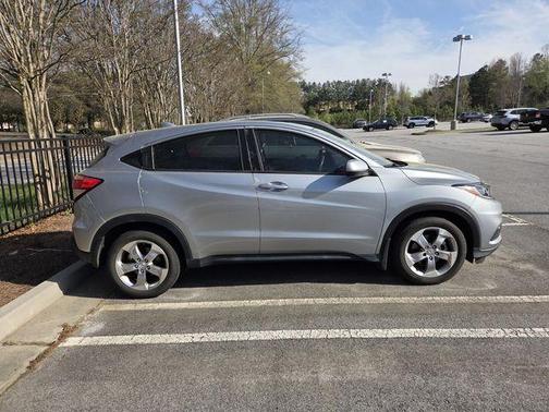Silver Metallic 2022 Honda HR-V LX