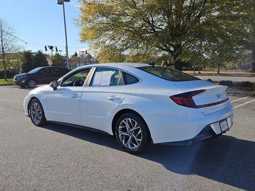 2022 Hyundai SONATA SEL