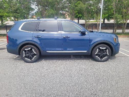 Midnight Black 2023 Kia Telluride S