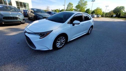 Super White 2020 Toyota Corolla LE