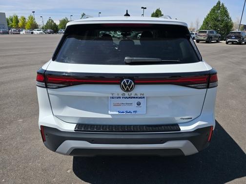 Pure White 2025 Volkswagen Tiguan 2.0T S
