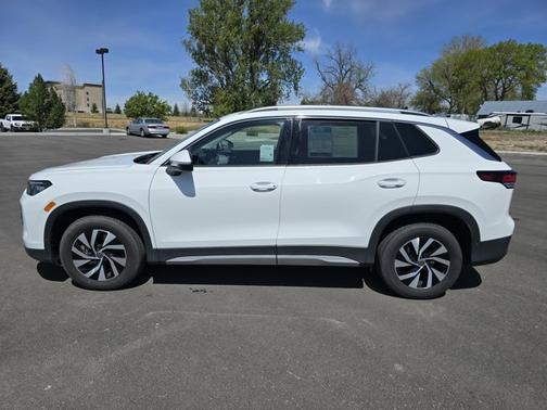 Pure White 2025 Volkswagen Tiguan 2.0T S