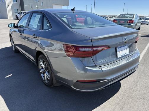 Platinum Gray Metallic 2024 Volkswagen Jetta 1.5T SE