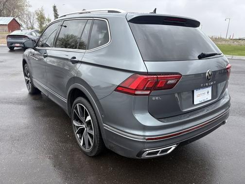 Platinum Gray Metallic 2022 Volkswagen Tiguan 2.0T SEL R-Line