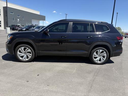 Deep Black Pearl Effect 2023 Volkswagen Atlas 3.6 SE w/ Technology