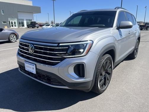 Silver Bird Metallic 2024 Volkswagen Atlas 2.0T SE