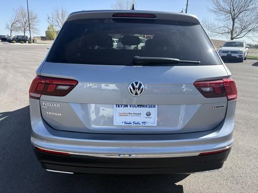Pyrite Silver Metallic 2021 Volkswagen Tiguan 2.0T SE