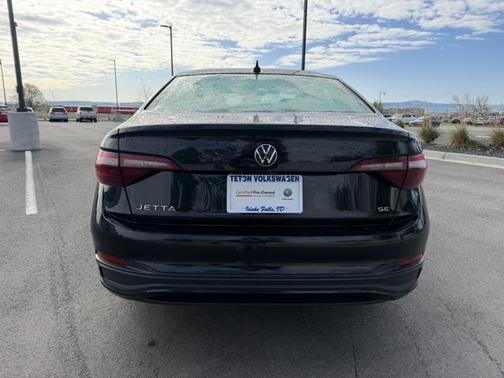 Deep Black Pearl Effect 2024 Volkswagen Jetta 1.5T SE