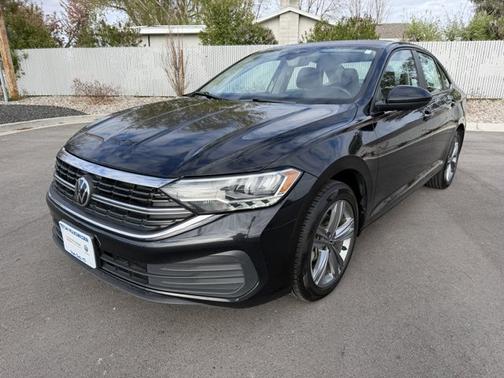 Deep Black Pearl Effect 2024 Volkswagen Jetta 1.5T SE