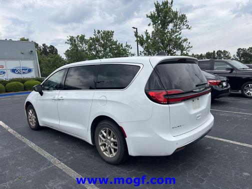 Bright White Clearcoat 2024 Chrysler Pacifica Touring L
