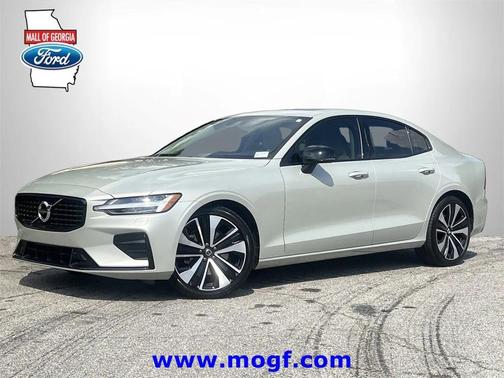 2022 Volvo S60 T5 Momentum