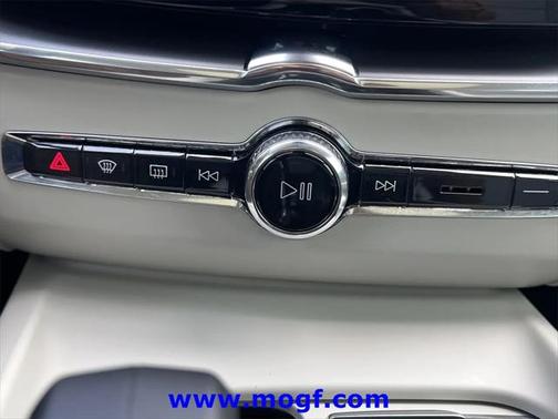 2025 Volvo XC60 B5 Core
