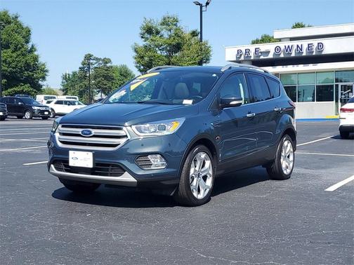 Photo 3 of 34 of 2019 Ford Escape Titanium