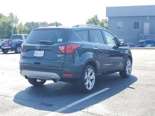 Photo 5 of 34 of 2019 Ford Escape Titanium