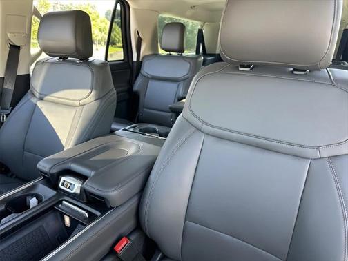 2025 Ford Expedition Max Active 4x4