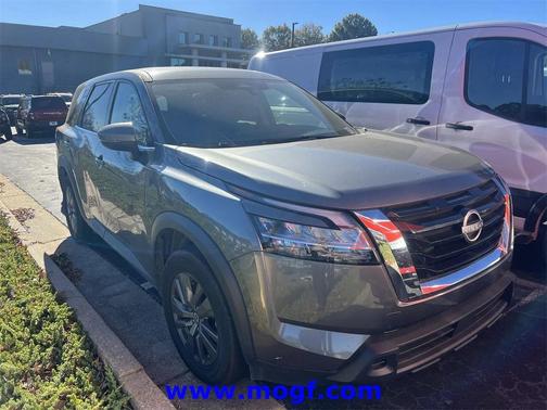 2022 Nissan Pathfinder S 2WD