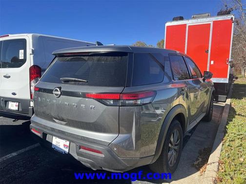 2022 Nissan Pathfinder S 2WD