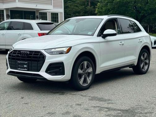 2025 Audi Q5 Premium 40 TFSI quattro S tronic