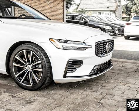 2023 Volvo S60 T8 Plus Dark Theme