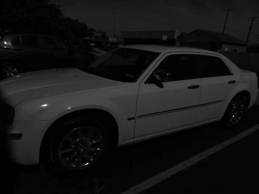 White 2010 Chrysler 300 Touring