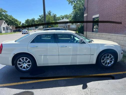 White 2010 Chrysler 300 Touring