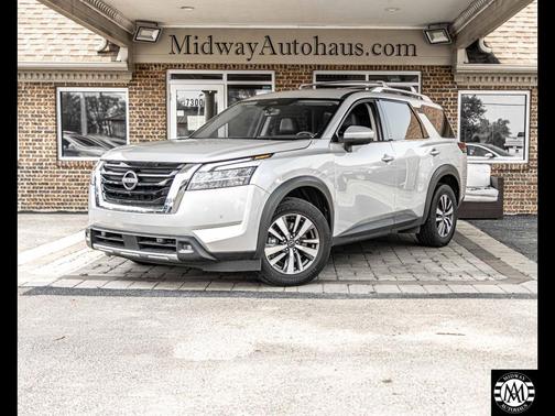 2023 Nissan Pathfinder SL